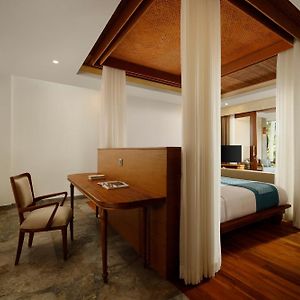 Pool King Suite